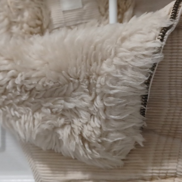 Corduroy vest with fur collar - Picture 3 of 3